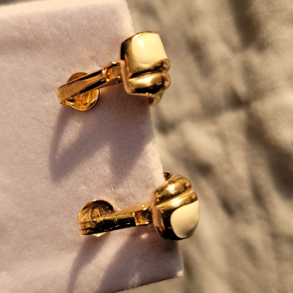 Vintage Ivory Enamel Earrings Gold Tone Clip-on - Picture 6 of 11